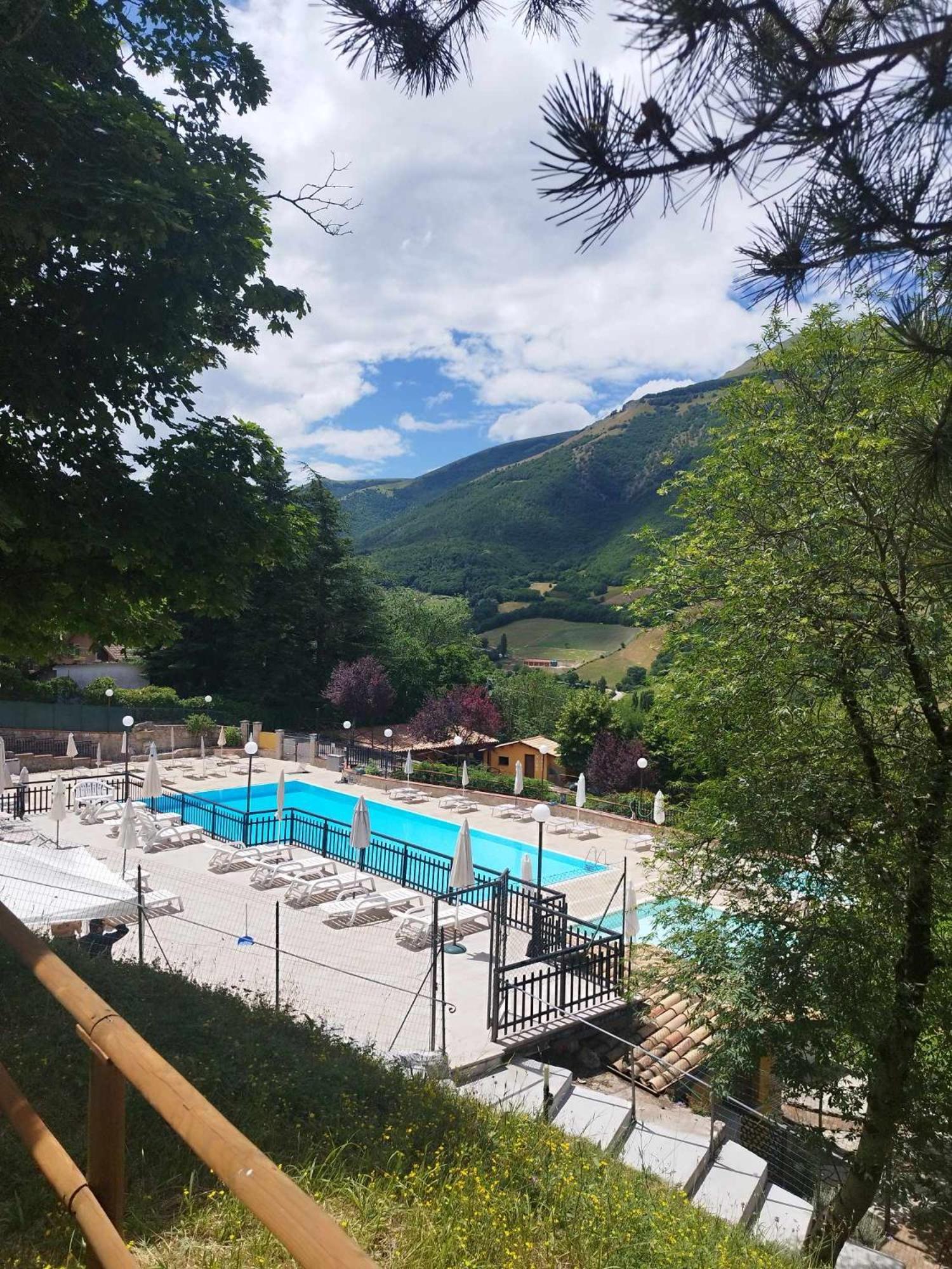 Hotel Pineta Ristorante Country House In Fabriano Campodonico  Exteriör bild