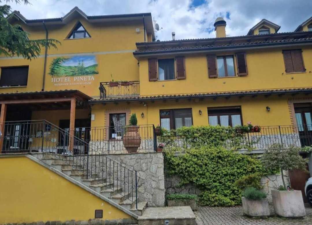 Hotel Pineta Ristorante Country House In Fabriano Campodonico  Exteriör bild