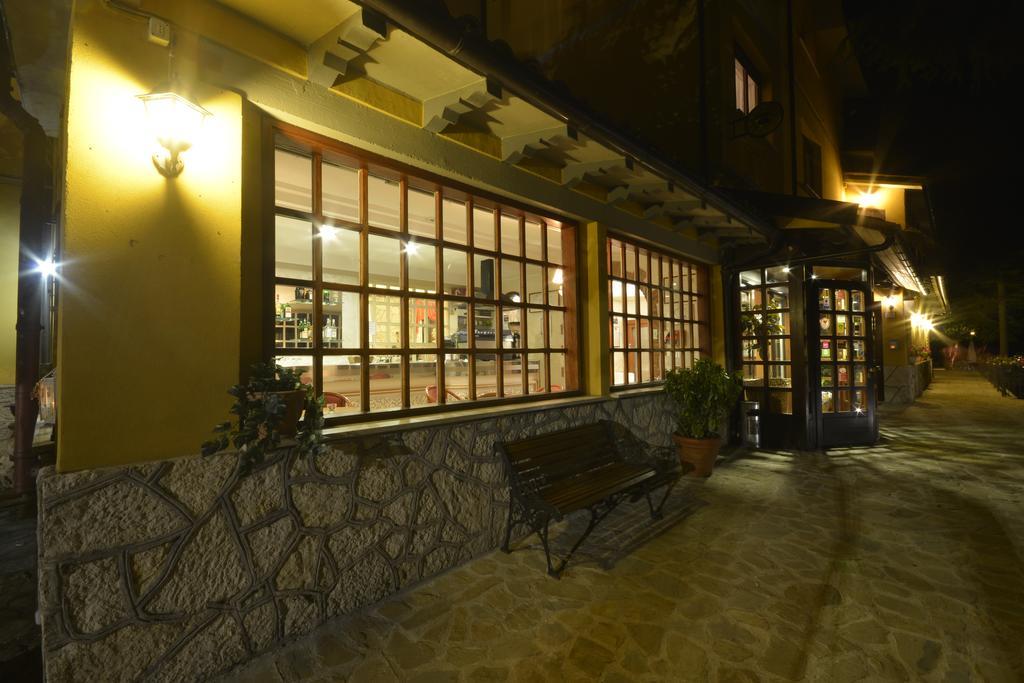 Hotel Pineta Ristorante Country House In Fabriano Campodonico  Exteriör bild