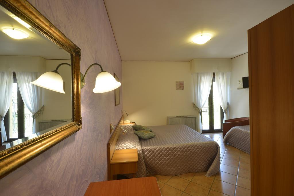 Hotel Pineta Ristorante Country House In Fabriano Campodonico  Exteriör bild
