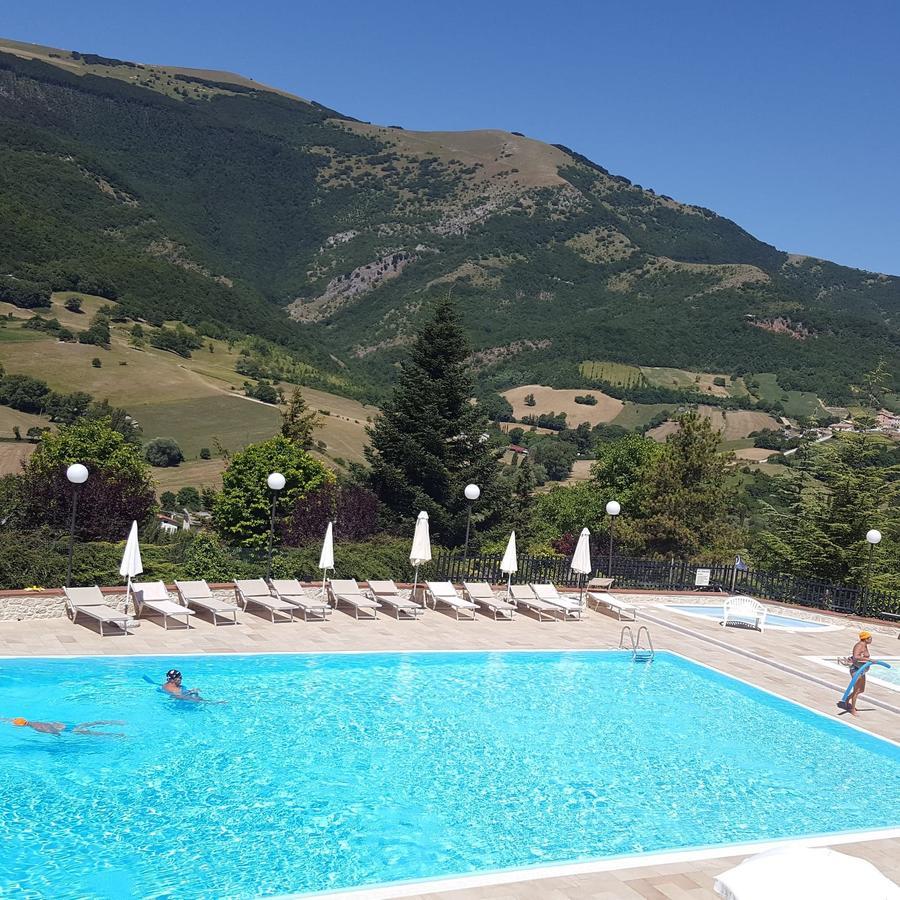 Hotel Pineta Ristorante Country House In Fabriano Campodonico  Exteriör bild