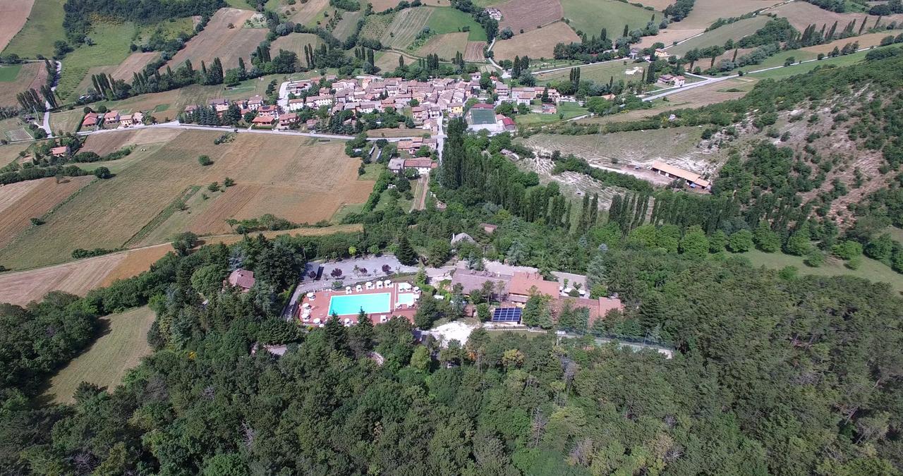 Hotel Pineta Ristorante Country House In Fabriano Campodonico  Exteriör bild
